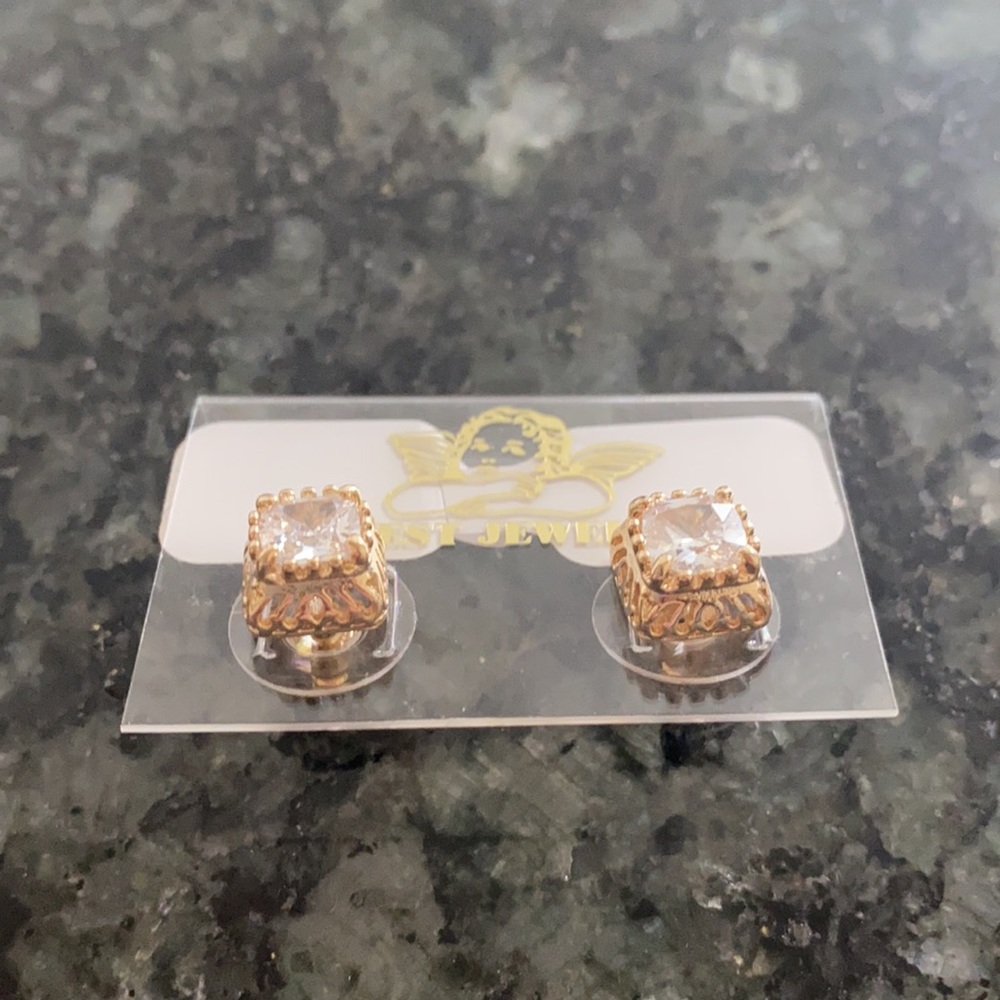 Gold stud earrings - Picture 2 of 6